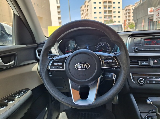 Car image 18
