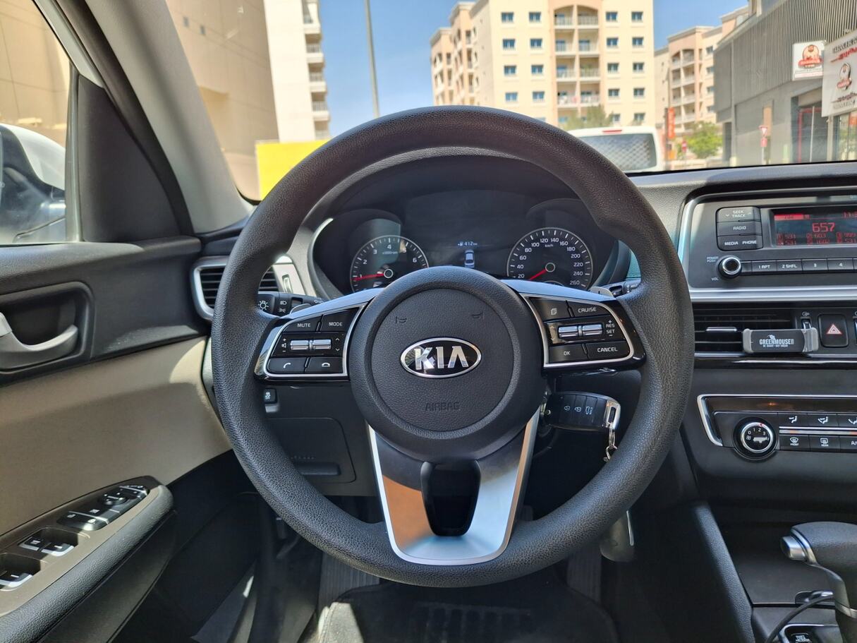 Car image 18