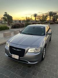 مستعمله 2015 كرايسلر 300C للبيع فى المدينة