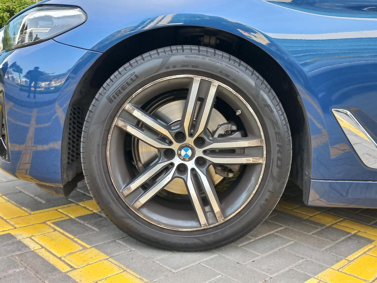 Car image 9