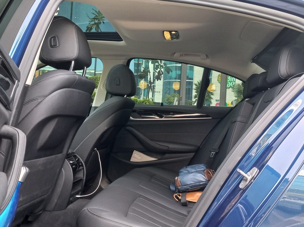 Car image 13