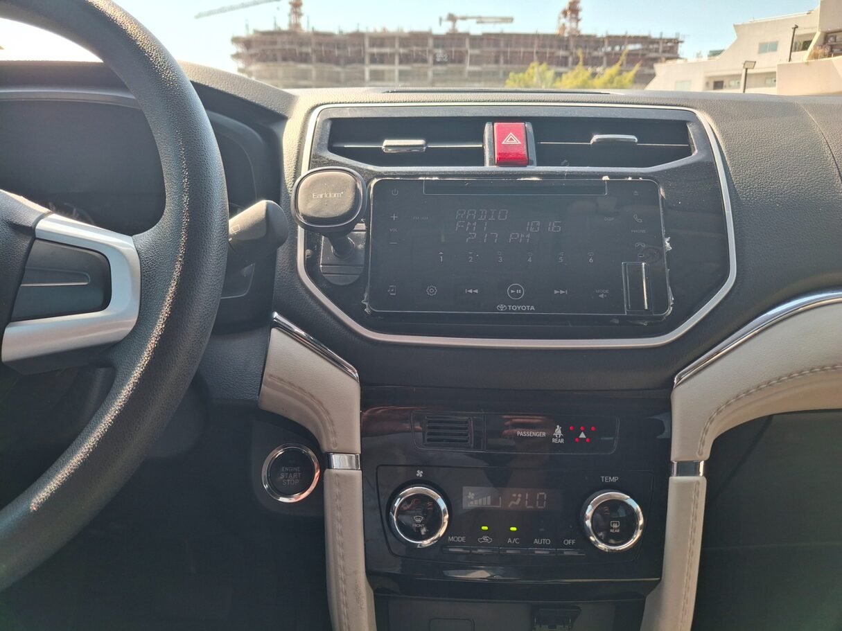 Car image 17