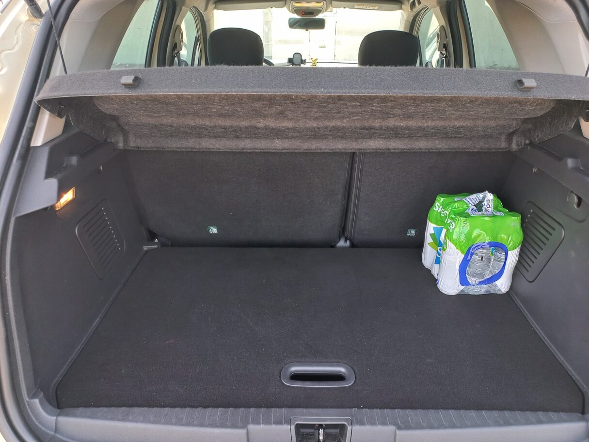Car image 19