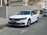 Used 2018 Volkswagen Passat for sale in Dubai