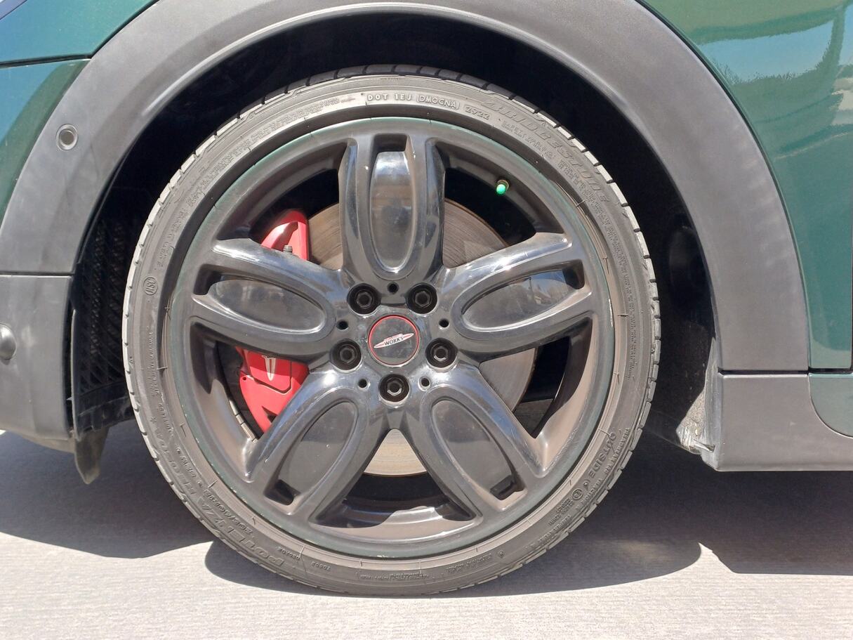 Car image 9