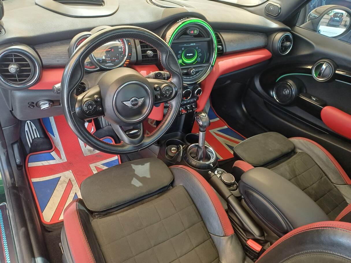 Car image 12