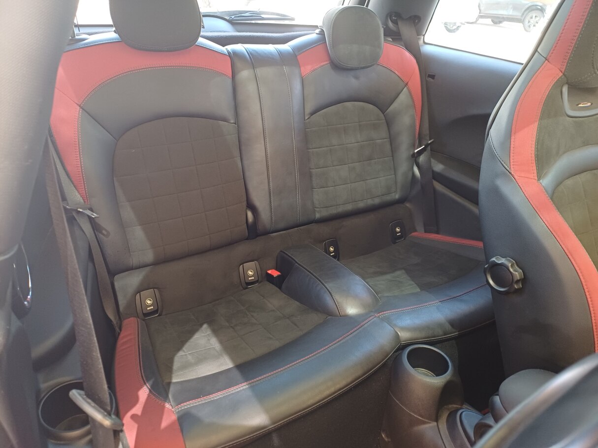 Car image 17