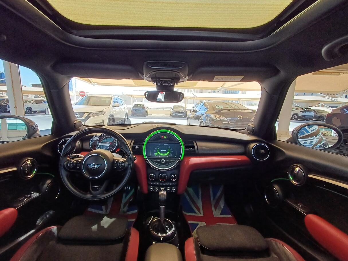 Car image 18