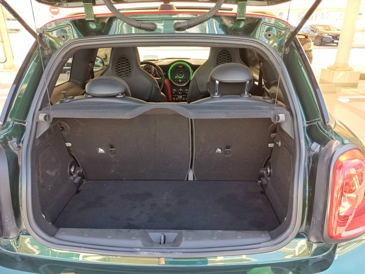 Car image 19