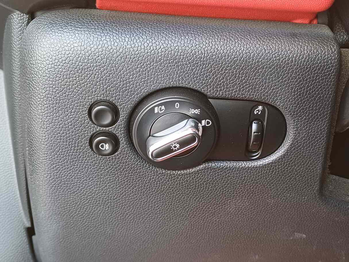 Car image 24