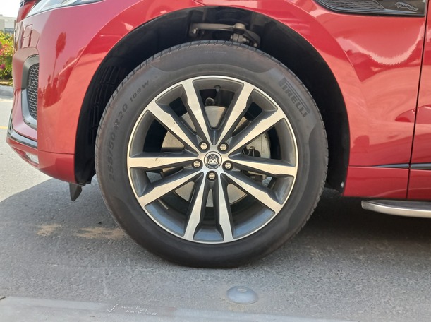 Car image 9