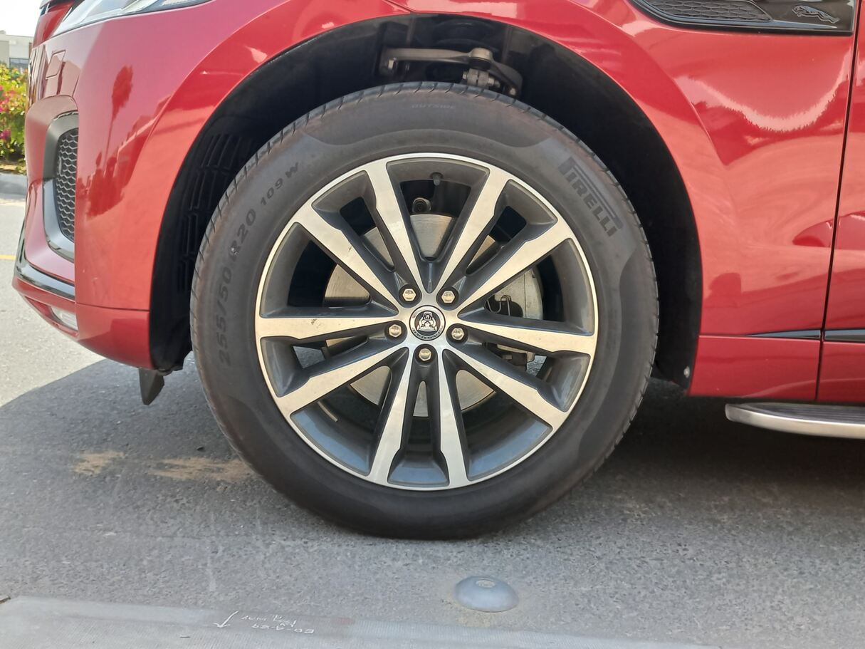 Car image 9