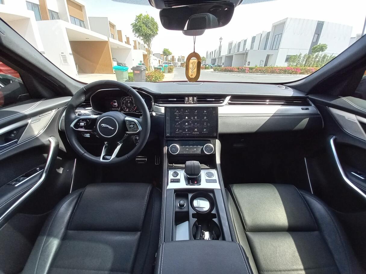 Car image 14