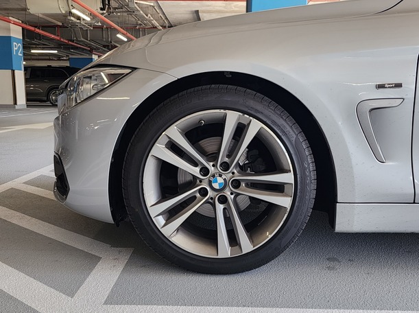 Car image 9