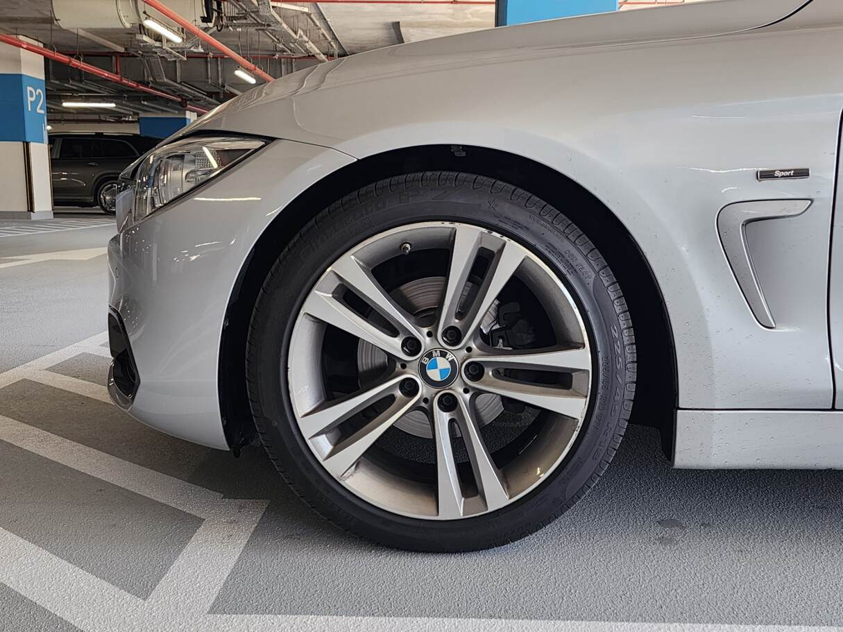 Car image 9