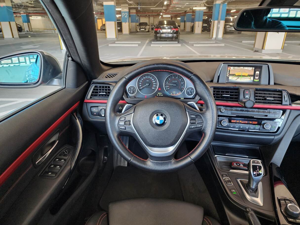 Car image 15
