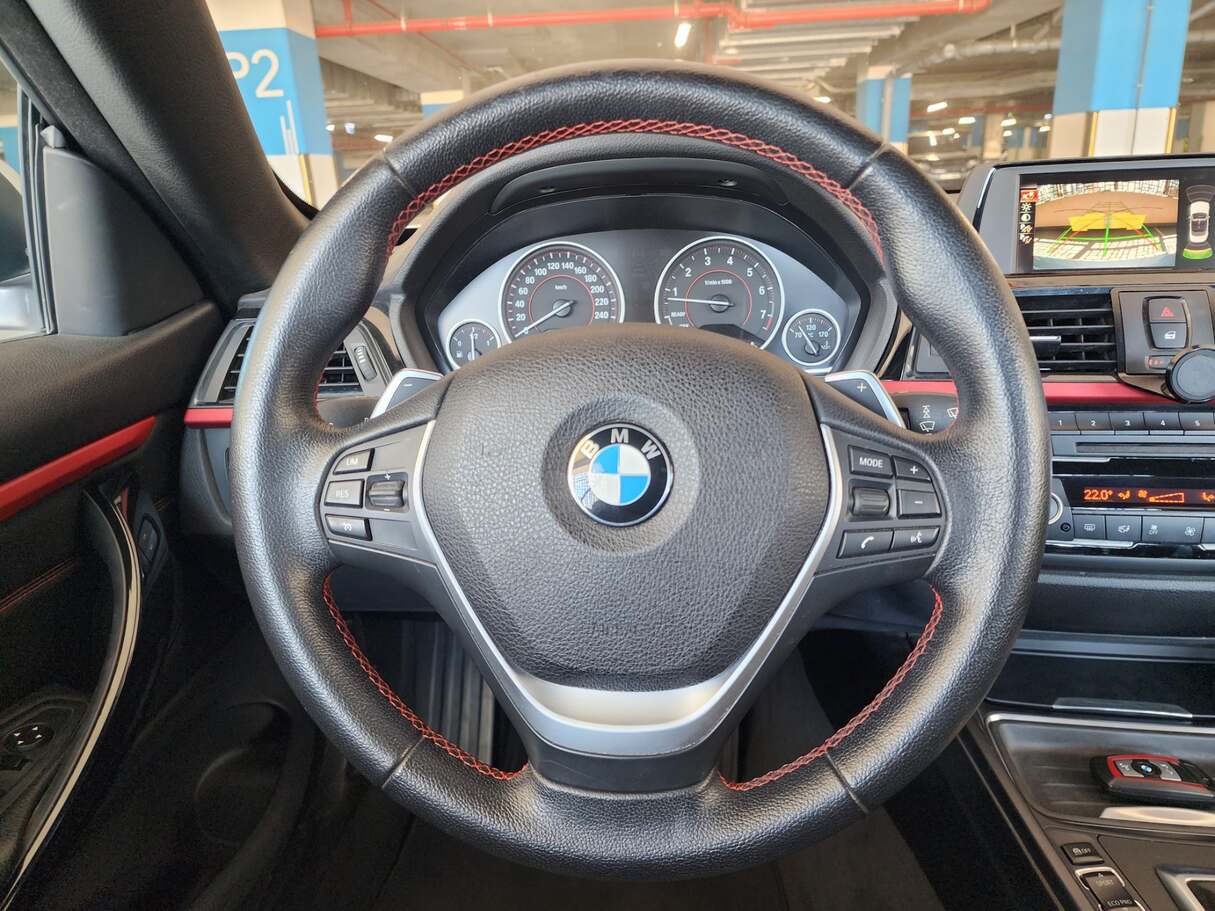 Car image 19