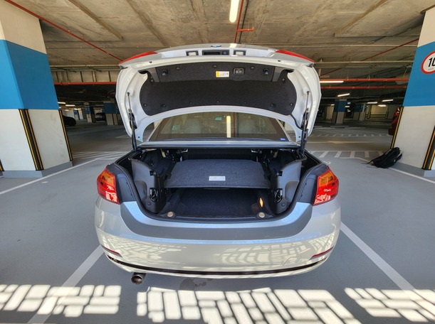 Car image 25