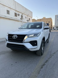 Used 2023 Toyota Fortuner for sale in Riyadh