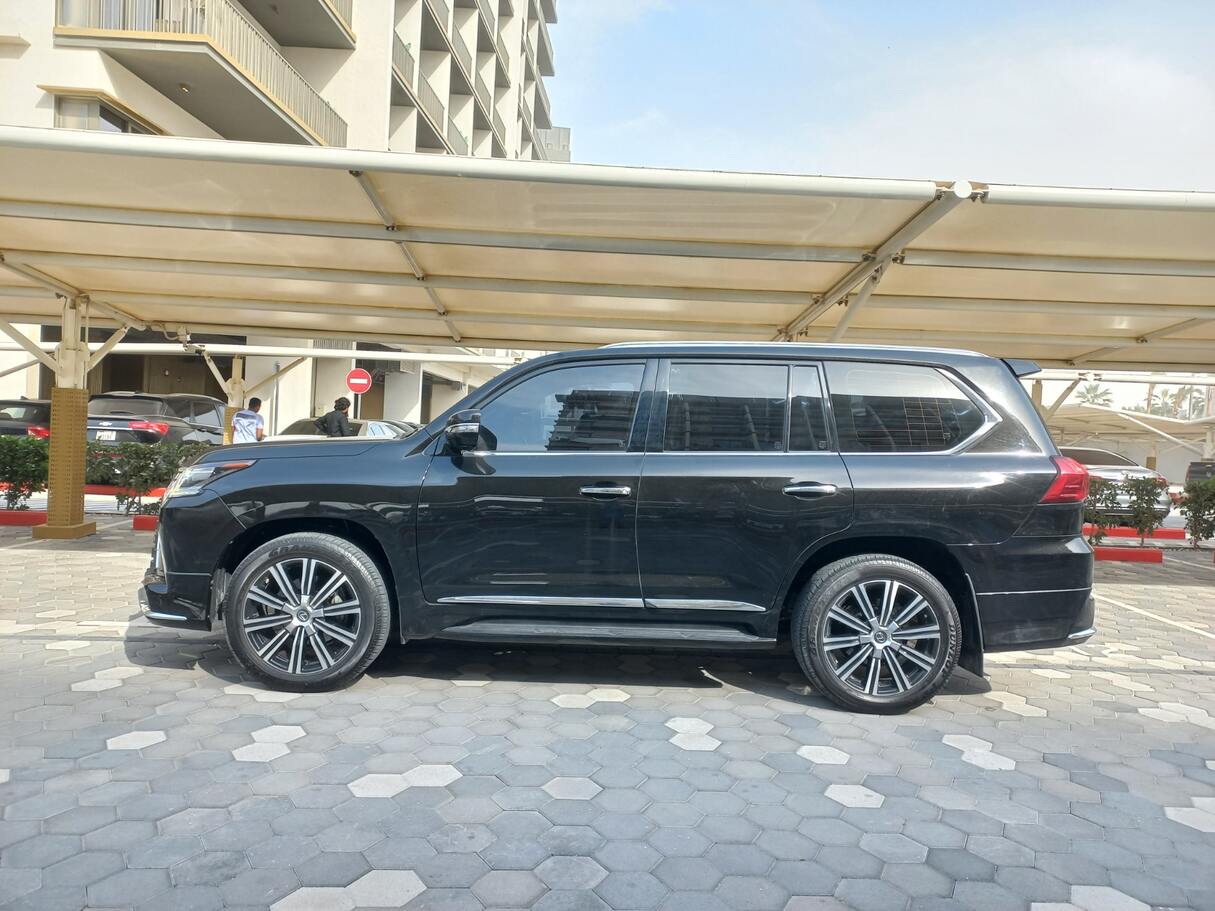 Car image 8