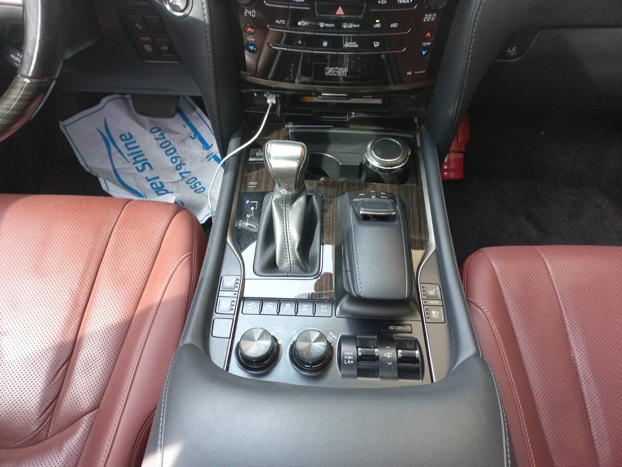 Car image 16