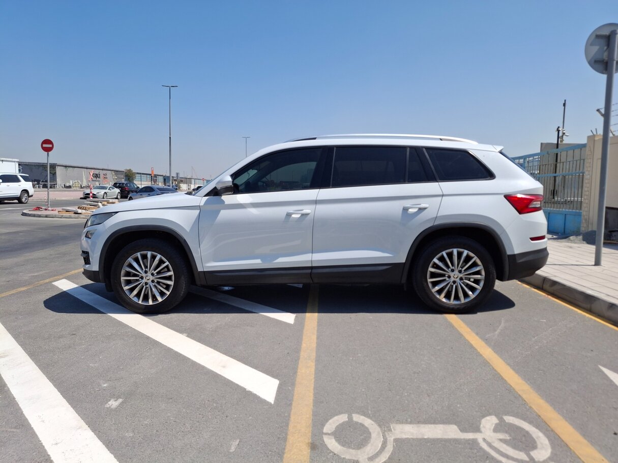 Car image 8