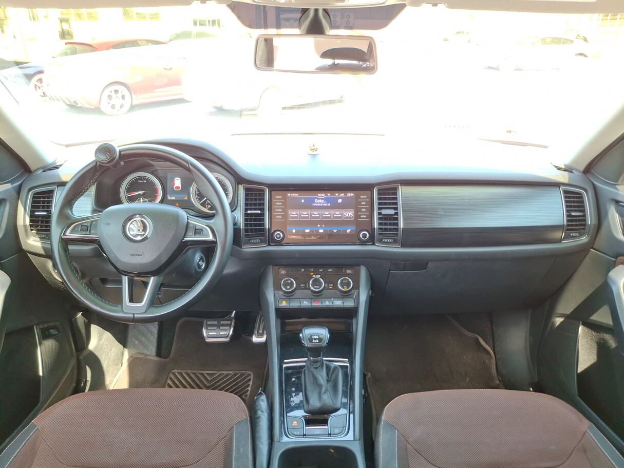 Car image 15