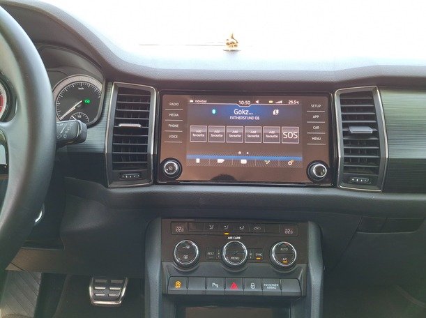 Car image 17