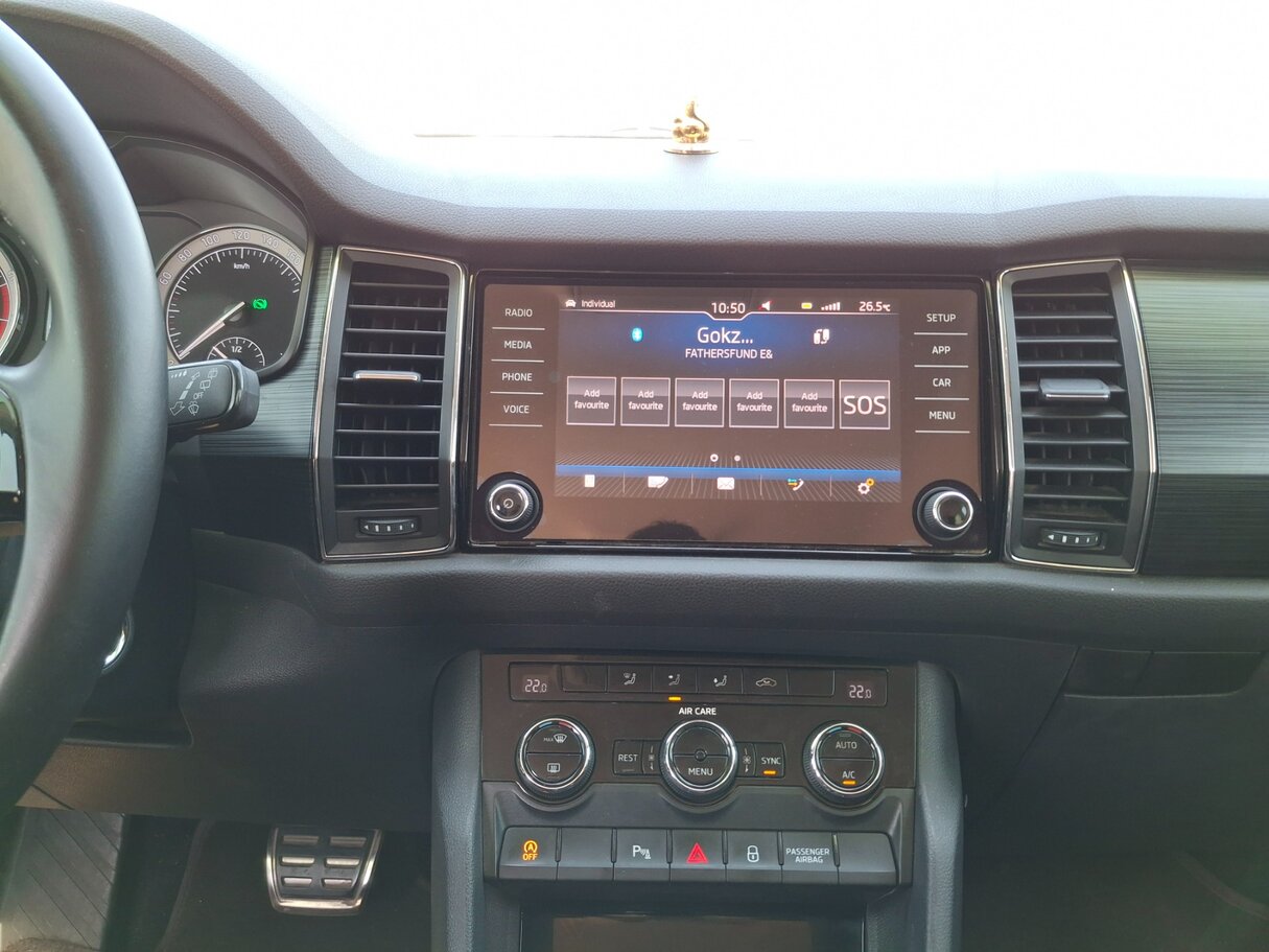 Car image 17