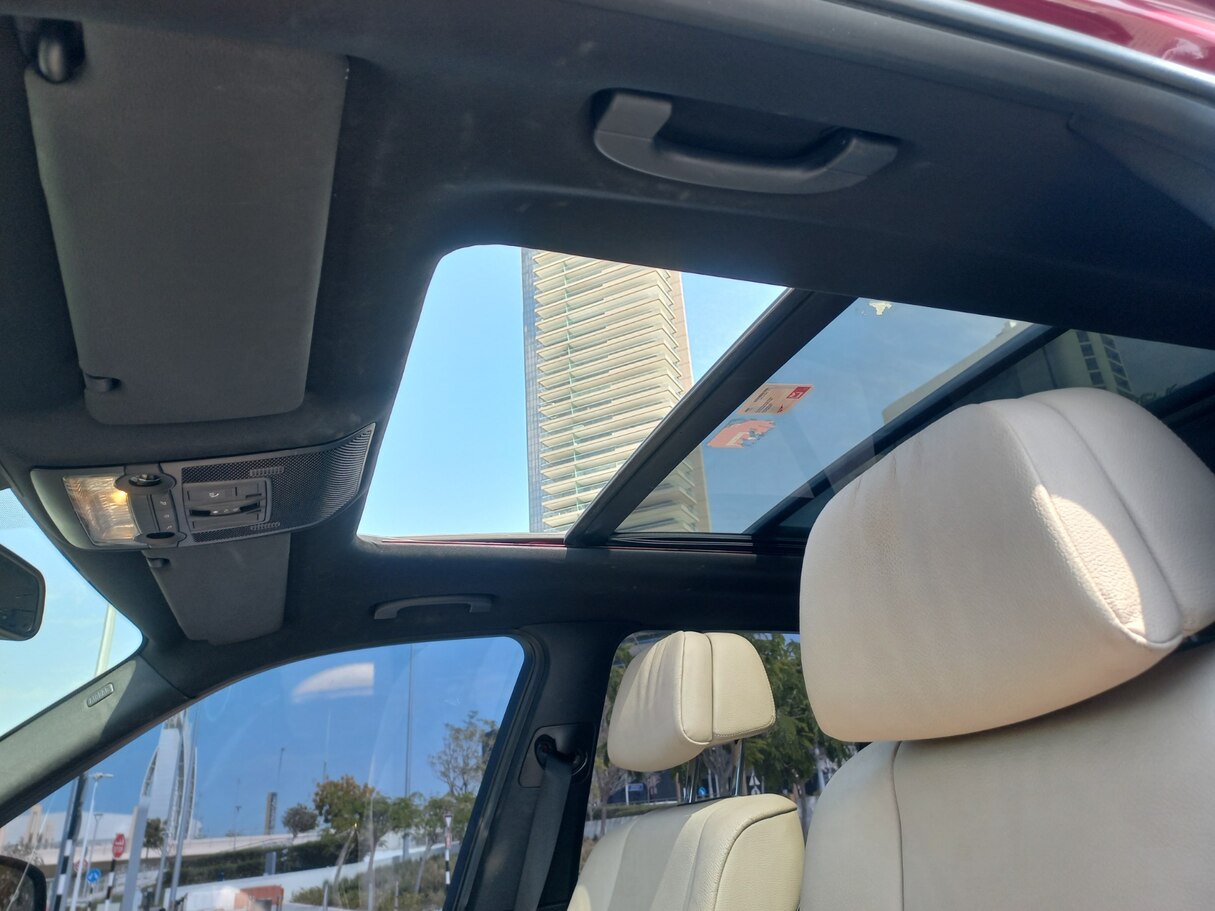 Car image 24