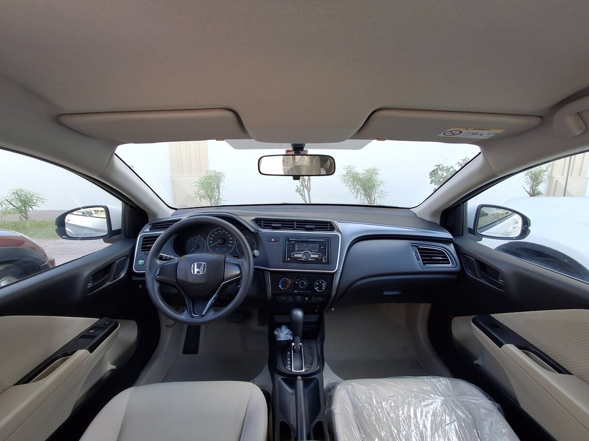 Car image 14
