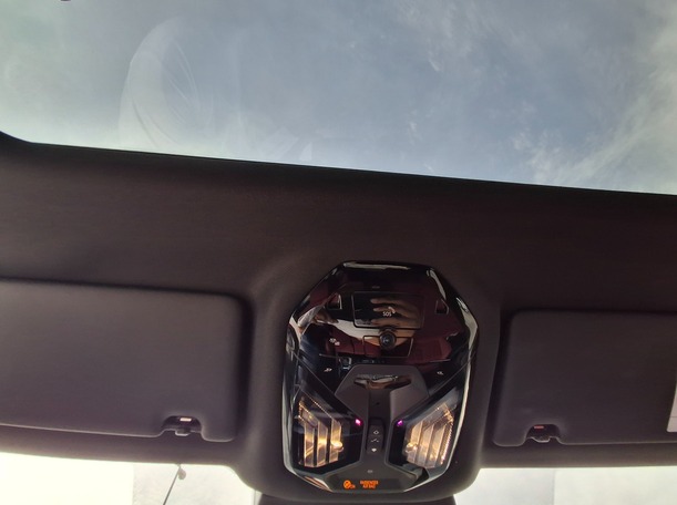 Car image 28