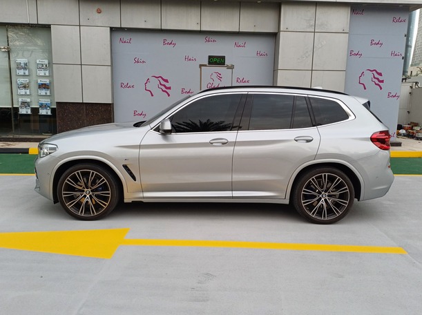 Car image 8