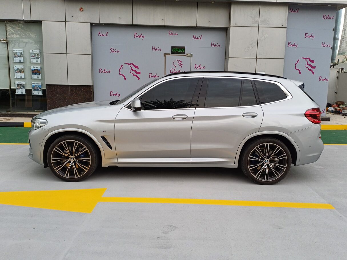 Car image 8