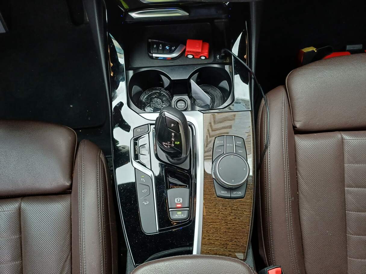 Car image 15