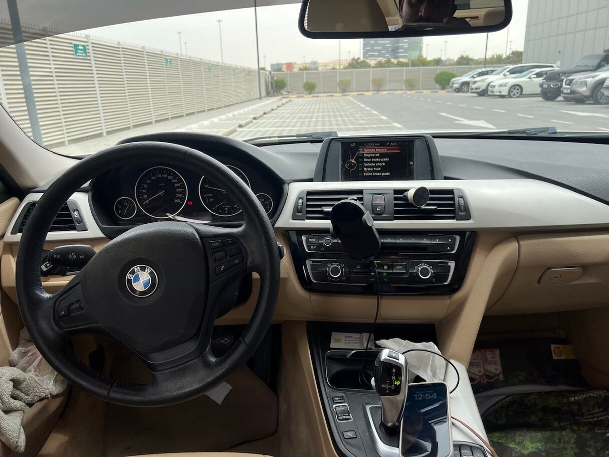 Car image 14