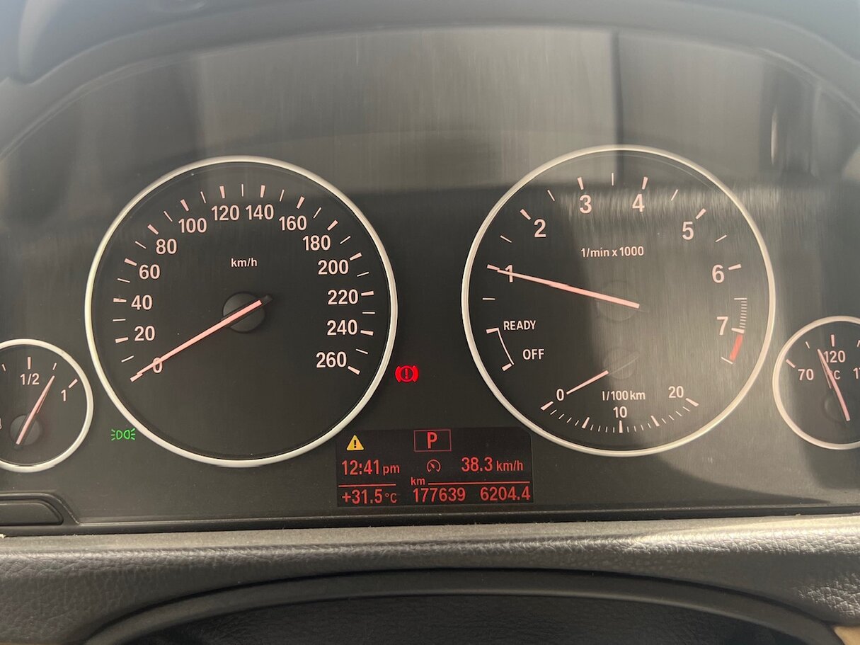 Car image 17