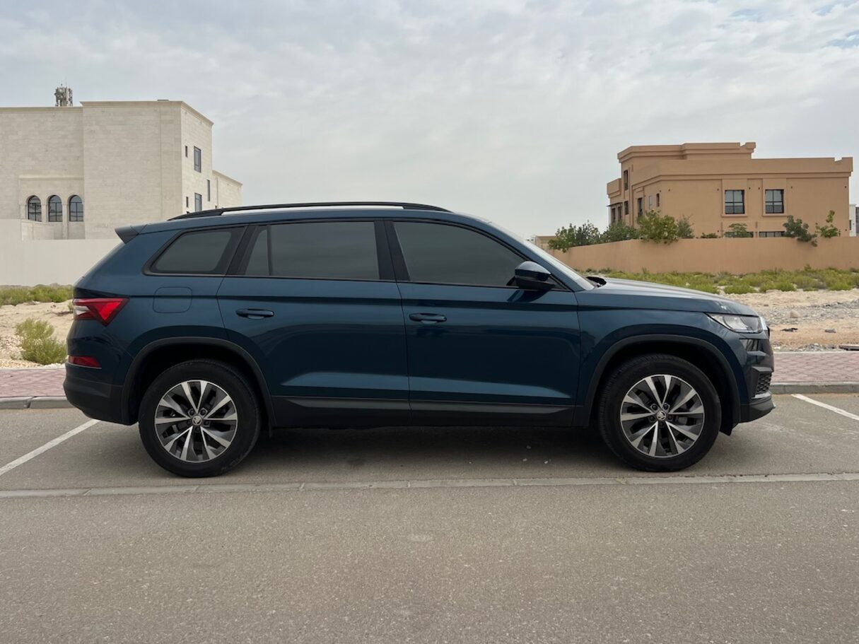 Car image 4