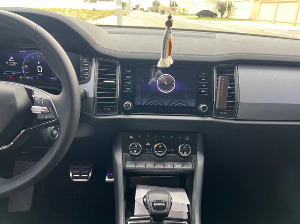 Car image 17