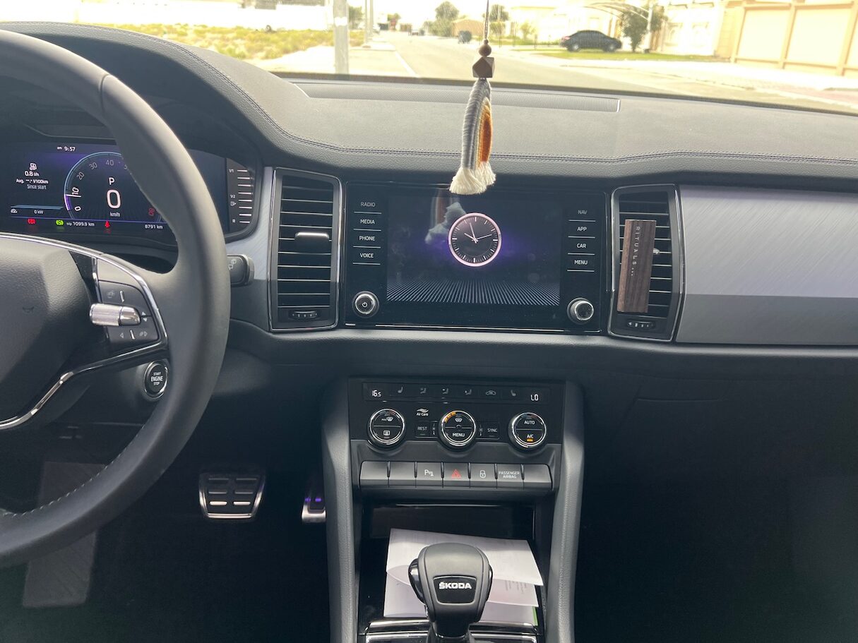 Car image 17