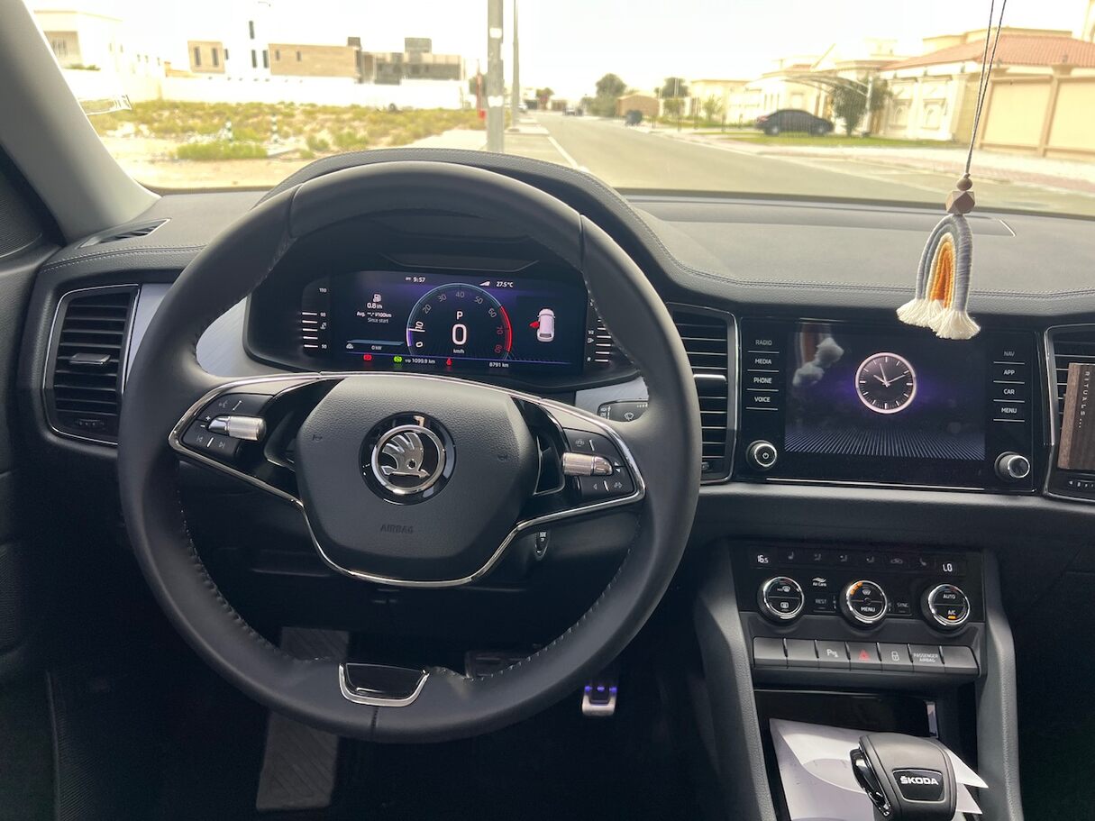 Car image 18