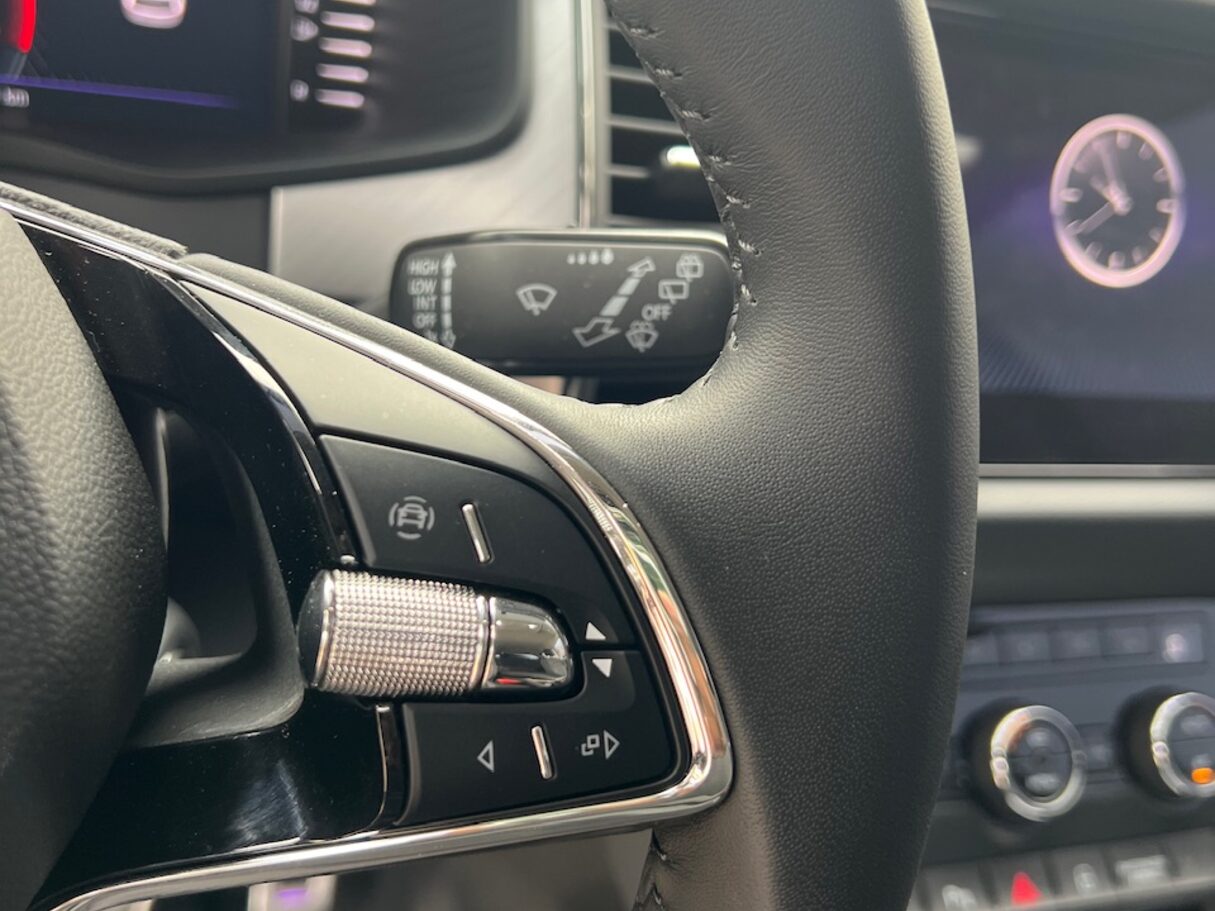 Car image 24