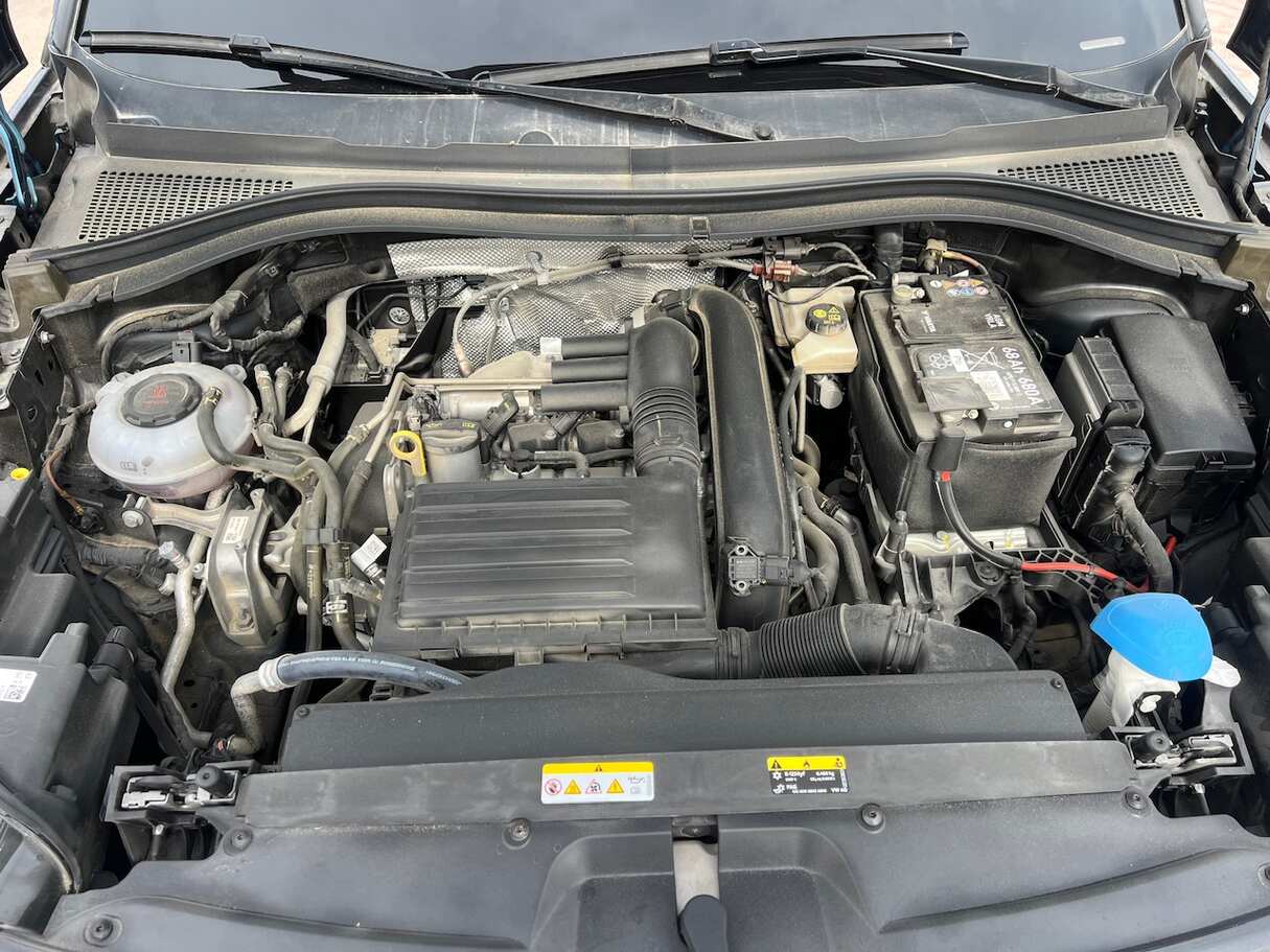 Car image 27