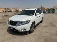 Used 2013 Nissan Pathfinder for sale in Riyadh