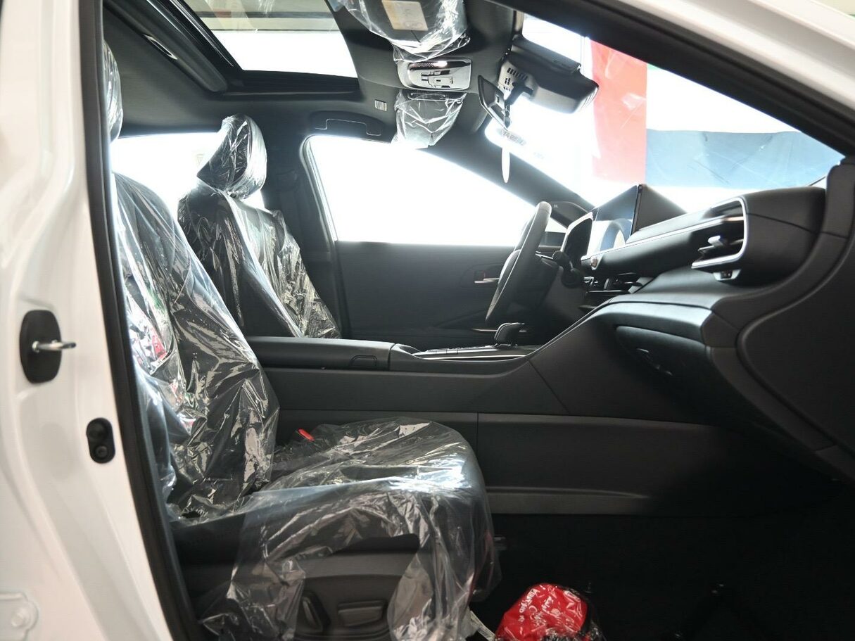Car image 7