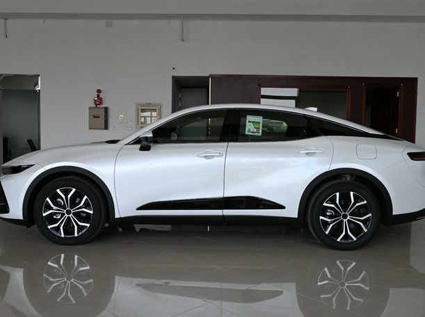 Car image 2