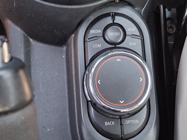 Car image 19