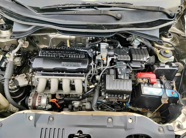 Car image 8