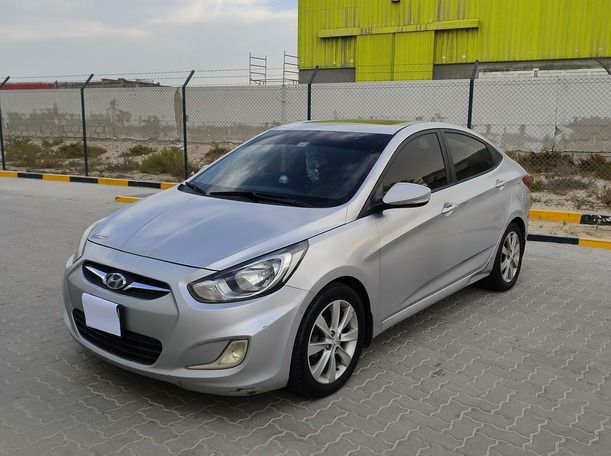 Car image 4
