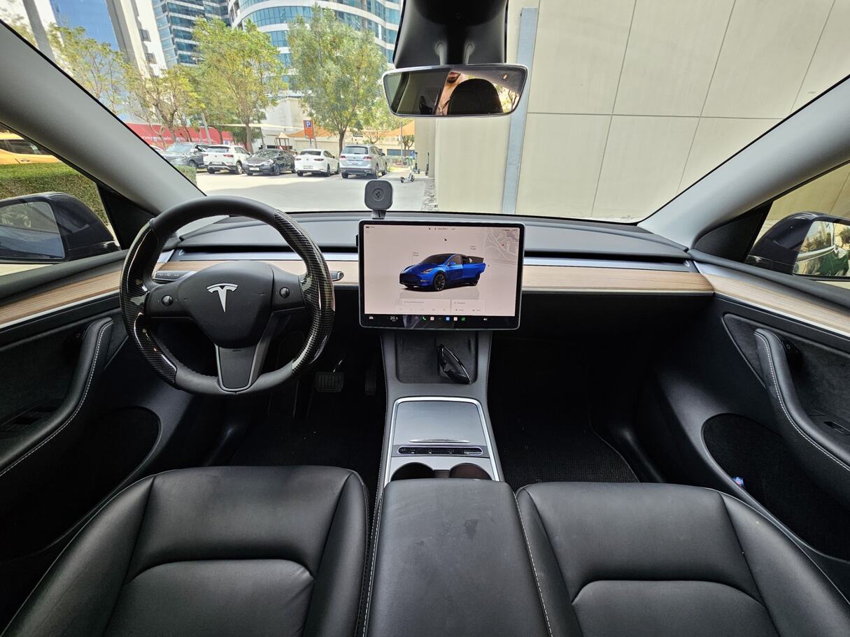 Car image 15